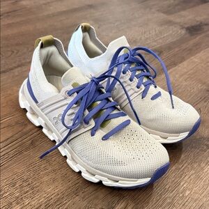 On Cloud Swift 3 Women’s Athletic Shoes — White with Blueberry Accents Size 6
